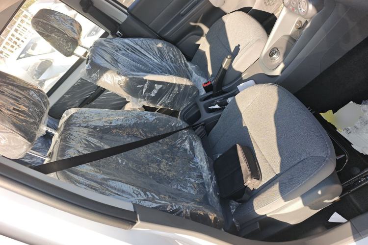 Used Wuling Hongguang New Energy 2025 Extended-Range Hybrid 50 km Standard Version Right Front Seat