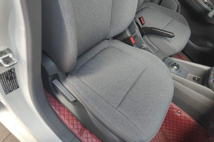 Used Wuling Hongguang New Energy 2025 Extended-Range Hybrid 50KM Comfort Version Right Front Seat