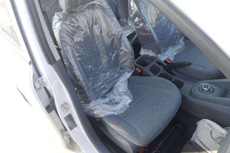 Used Wuling Hongguang New Energy 2025 Extended-Range Hybrid 50 km Standard Version Right Front Seat