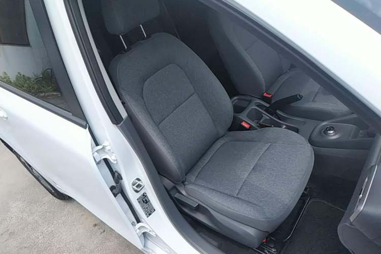 Used Wuling Hongguang New Energy 2025 Model Range-Extending Hybrid 150KM Comfort Edition Right Front Seat