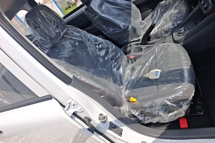 Used Wuling Hongguang New Energy 2025 Extended-Range Hybrid 50 km Standard Version Right Front Seat