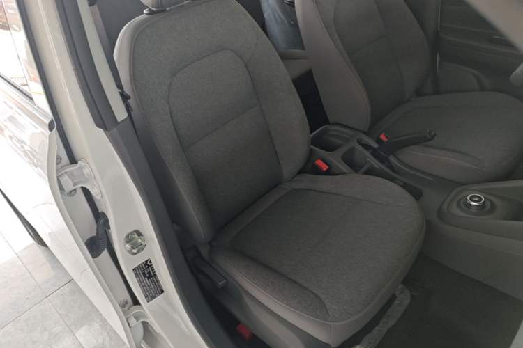 Used Wuling Hongguang New Energy 2025 Extended-Range Hybrid 50 km Standard Version Right Front Seat