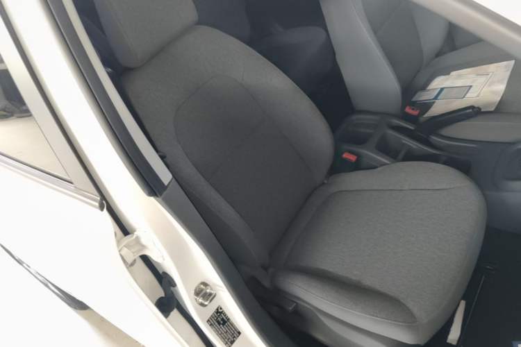 Used Wuling Hongguang New Energy 2025 Extended-Range Hybrid 50KM Comfort Version Right Front Seat