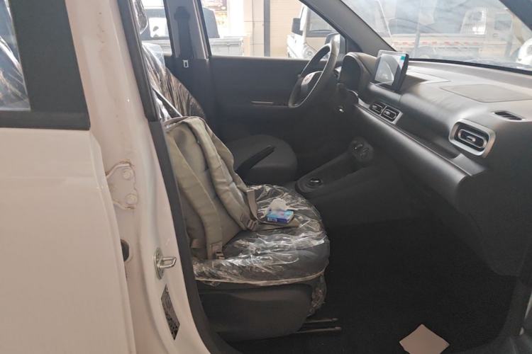 Used Wuling Hongguang New Energy 2025 Extended-Range Hybrid 50KM Comfort Version Right Front Seat