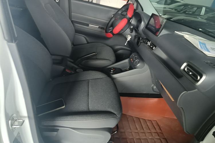 Used Wuling Hongguang New Energy 2025 Extended-Range Hybrid 50KM Comfort Version Right Front Seat