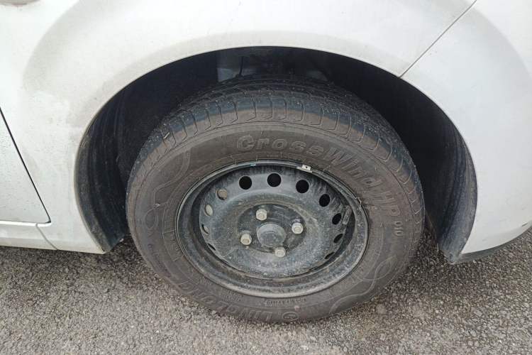 Used Wuling Hongguang New Energy 2025 Extended-Range Hybrid 50 km Utility Version Right Front Wheel Hub