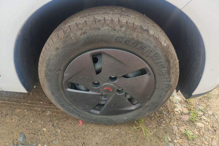 Used Wuling Hongguang New Energy 2025 Extended-Range Hybrid 50KM Comfort Version Right Front Wheel Hub