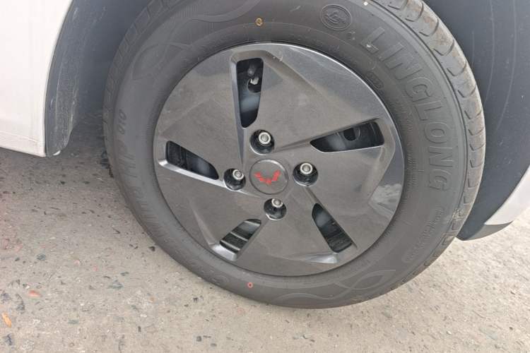 Used Wuling Hongguang New Energy 2025 Model Range-Extending Hybrid 150KM Comfort Edition Right Front Wheel Hub