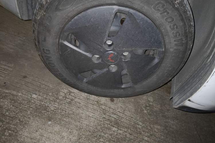 Used Wuling Hongguang New Energy 2025 Extended-Range Hybrid 50KM Comfort Version Right Front Wheel Hub