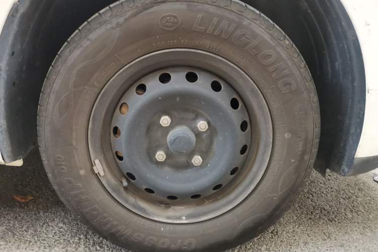 Used Wuling Hongguang New Energy 2025 Extended-Range Hybrid 50 km Standard Version Right Front Wheel Hub