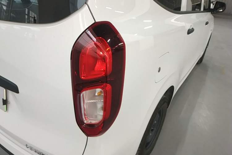 Used Wuling Hongguang New Energy 2025 Extended-Range Hybrid 50 km Standard Version Right Rear Taillight