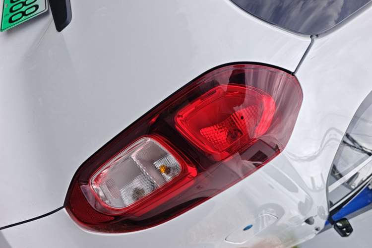 Used Wuling Hongguang New Energy 2025 Extended-Range Hybrid 50 km Standard Version Right Rear Taillight
