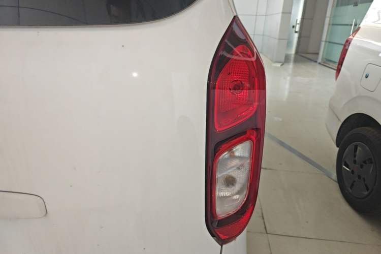 Used Wuling Hongguang New Energy 2025 Extended-Range Hybrid 50KM Comfort Version Right Rear Taillight