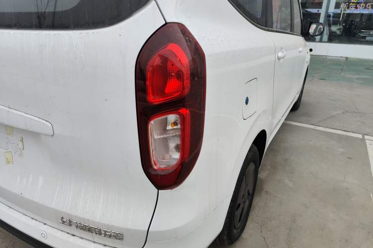 Used Wuling Hongguang New Energy 2025 Extended-Range Hybrid 50KM Comfort Version Right Rear Taillight