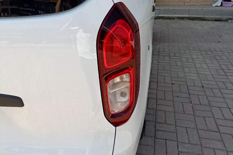 Used Wuling Hongguang New Energy 2025 Extended-Range Hybrid 50 km Utility Version Right Rear Taillight