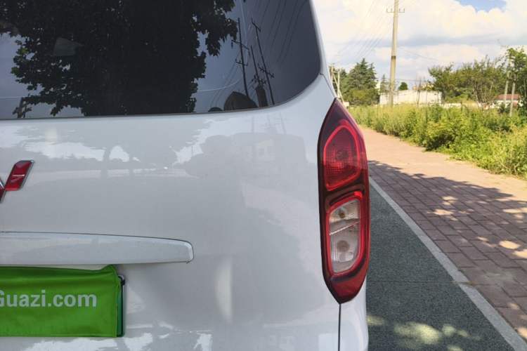 Used Wuling Hongguang New Energy 2025 Extended-Range Hybrid 50KM Comfort Version Right Rear Taillight