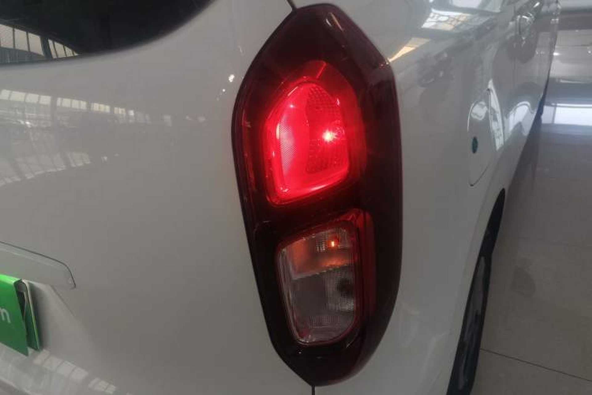 Used Wuling Hongguang New Energy 2025 Extended-Range Hybrid 50KM Comfort Version Right Rear Taillight