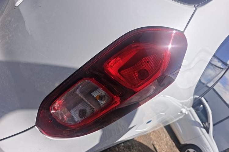 Used Wuling Hongguang New Energy 2025 Extended-Range Hybrid 50KM Comfort Version Right Rear Taillight