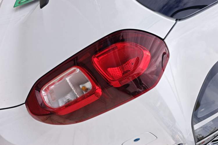 Used Wuling Hongguang New Energy 2025 Extended-Range Hybrid 50 km Standard Version Right Rear Taillight