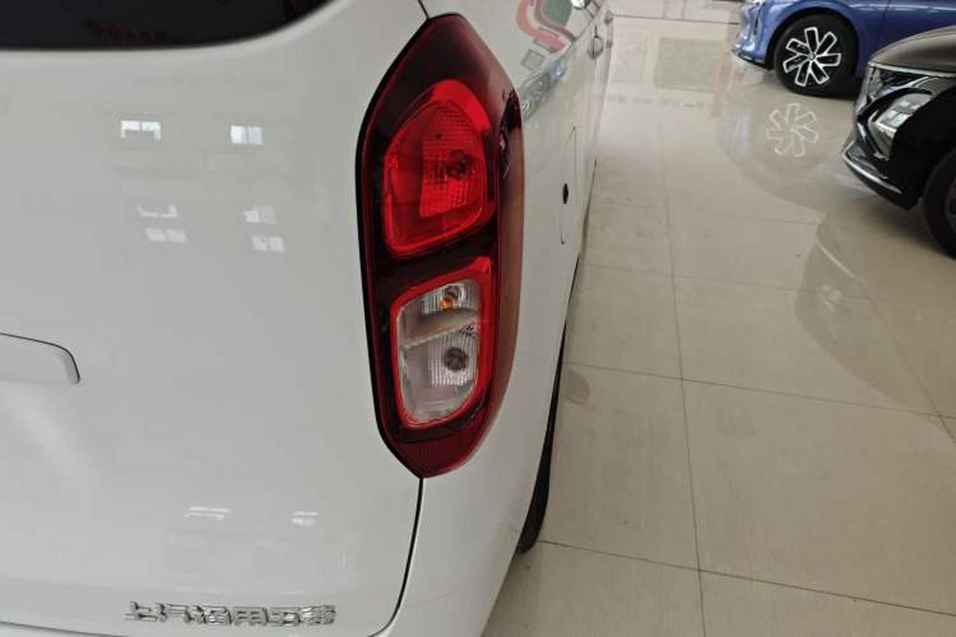 Used Wuling Hongguang New Energy 2025 Extended-Range Hybrid 50KM Comfort Version Right Rear Taillight