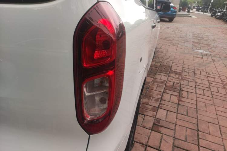 Used Wuling Hongguang New Energy 2025 Extended-Range Hybrid 50 km Standard Version Right Rear Taillight