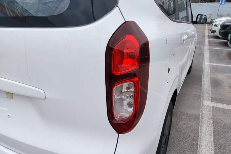Used Wuling Hongguang New Energy 2025 Extended-Range Hybrid 50KM Comfort Version Right Rear Taillight