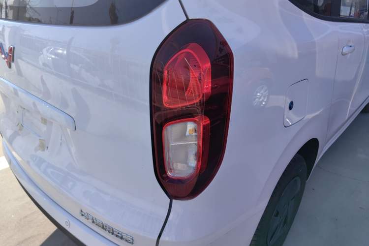 Used Wuling Hongguang New Energy 2025 Extended-Range Hybrid 50KM Comfort Version Right Rear Taillight