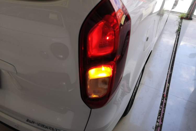 Used Wuling Hongguang New Energy 2025 Extended-Range Hybrid 50KM Comfort Version Right Rear Taillight