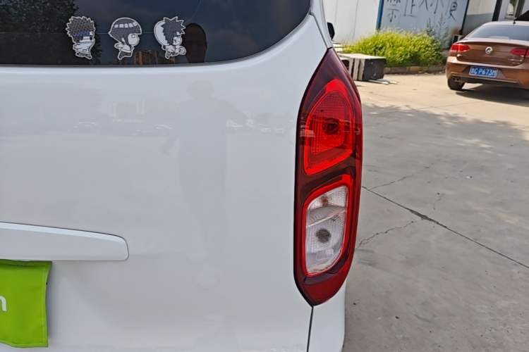 Used Wuling Hongguang New Energy 2025 Extended-Range Hybrid 50KM Comfort Version Right Rear Taillight