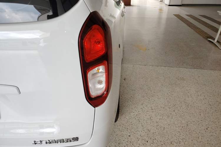 Used Wuling Hongguang New Energy 2025 Extended-Range Hybrid 50KM Comfort Version Right Rear Taillight