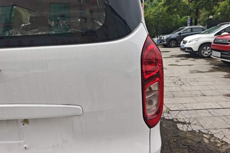 Used Wuling Hongguang New Energy 2025 Extended-Range Hybrid 50KM Comfort Version Right Rear Taillight