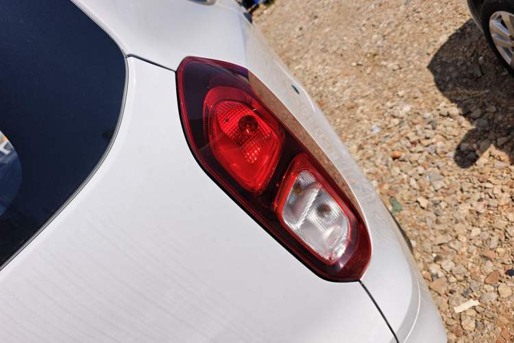 Used Wuling Hongguang New Energy 2025 Extended-Range Hybrid 50 km Standard Version Right Rear Taillight