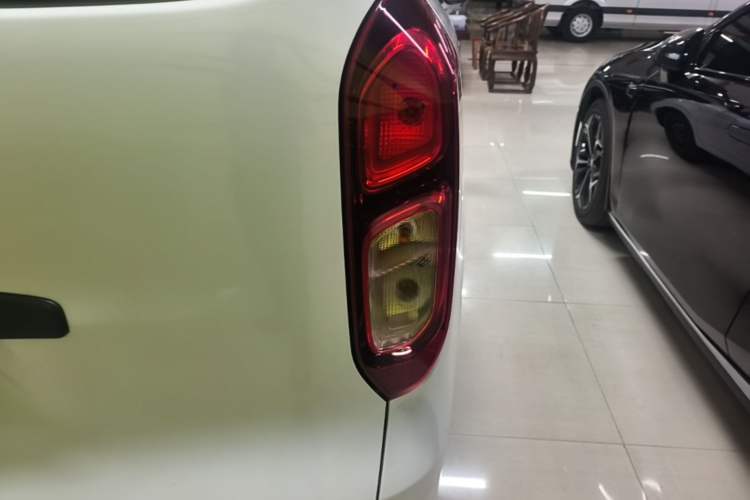 Used Wuling Hongguang New Energy 2025 Extended-Range Hybrid 50 km Standard Version Right Rear Taillight