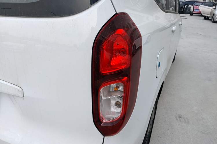 Used Wuling Hongguang New Energy 2025 Extended-Range Hybrid 50KM Comfort Version Right Rear Taillight
