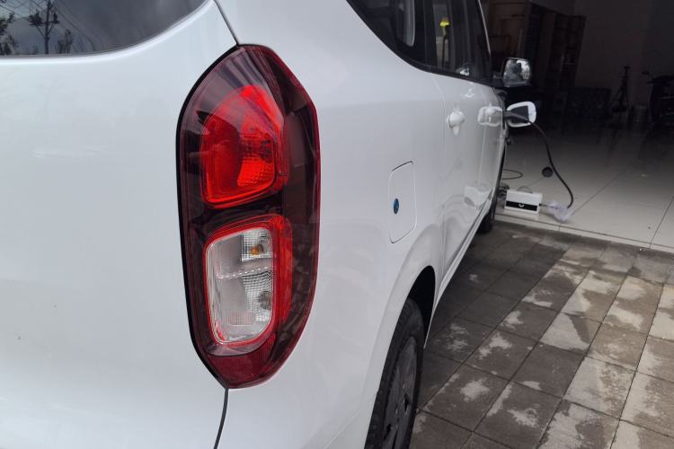 Used Wuling Hongguang New Energy 2025 Extended-Range Hybrid 50KM Comfort Version Right Rear Taillight