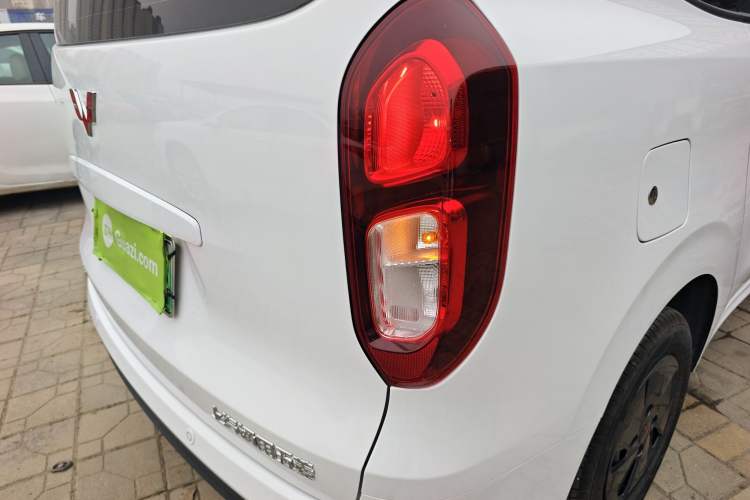 Used Wuling Hongguang New Energy 2025 Extended-Range Hybrid 50KM Comfort Version Right Rear Taillight