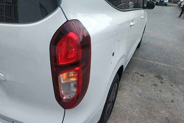 Used Wuling Hongguang New Energy 2025 Model Range-Extending Hybrid 150KM Comfort Edition Right Rear Taillight