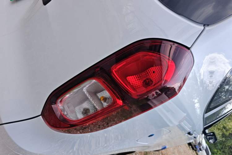 Used Wuling Hongguang New Energy 2025 Extended-Range Hybrid 50 km Standard Version Right Rear Taillight