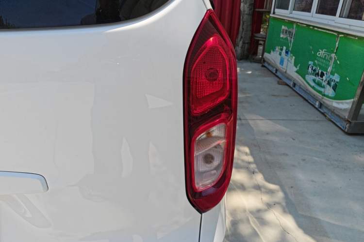 Used Wuling Hongguang New Energy 2025 Extended-Range Hybrid 50KM Comfort Version Right Rear Taillight