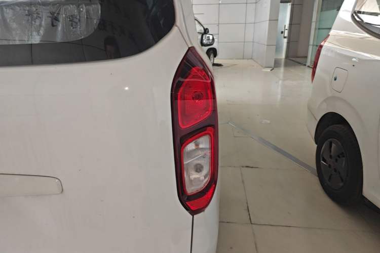 Used Wuling Hongguang New Energy 2025 Extended-Range Hybrid 50KM Comfort Version Right Rear Taillight