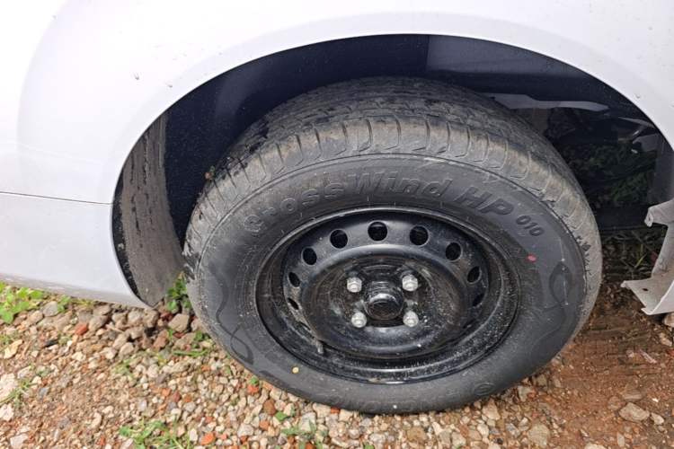Used Wuling Hongguang New Energy 2025 Extended-Range Hybrid 50 km Standard Version Right Rear Wheel Hub
