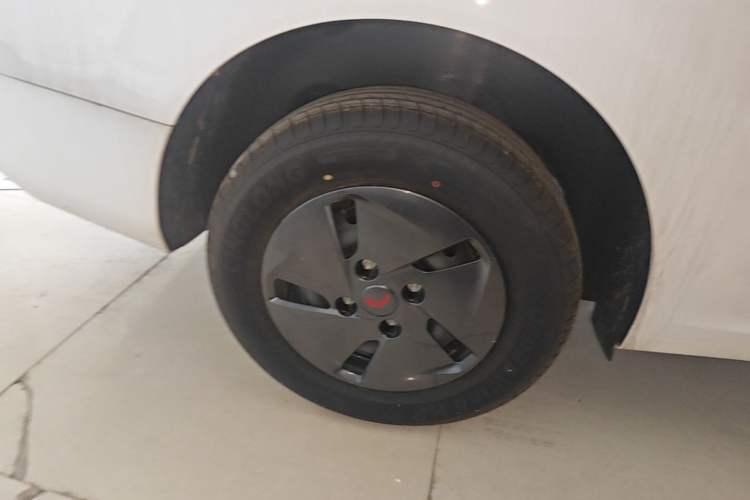 Used Wuling Hongguang New Energy 2025 Extended-Range Hybrid 50KM Comfort Version Right Rear Wheel Hub