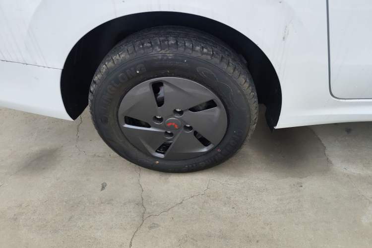 Used Wuling Hongguang New Energy 2025 Extended-Range Hybrid 50KM Comfort Version Right Rear Wheel Hub