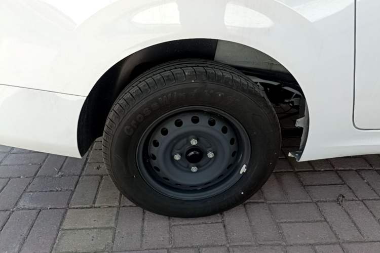 Used Wuling Hongguang New Energy 2025 Extended-Range Hybrid 50 km Utility Version Right Rear Wheel Hub