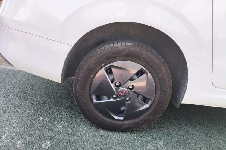 Used Wuling Hongguang New Energy 2025 Extended-Range Hybrid 50KM Comfort Version Right Rear Wheel Hub