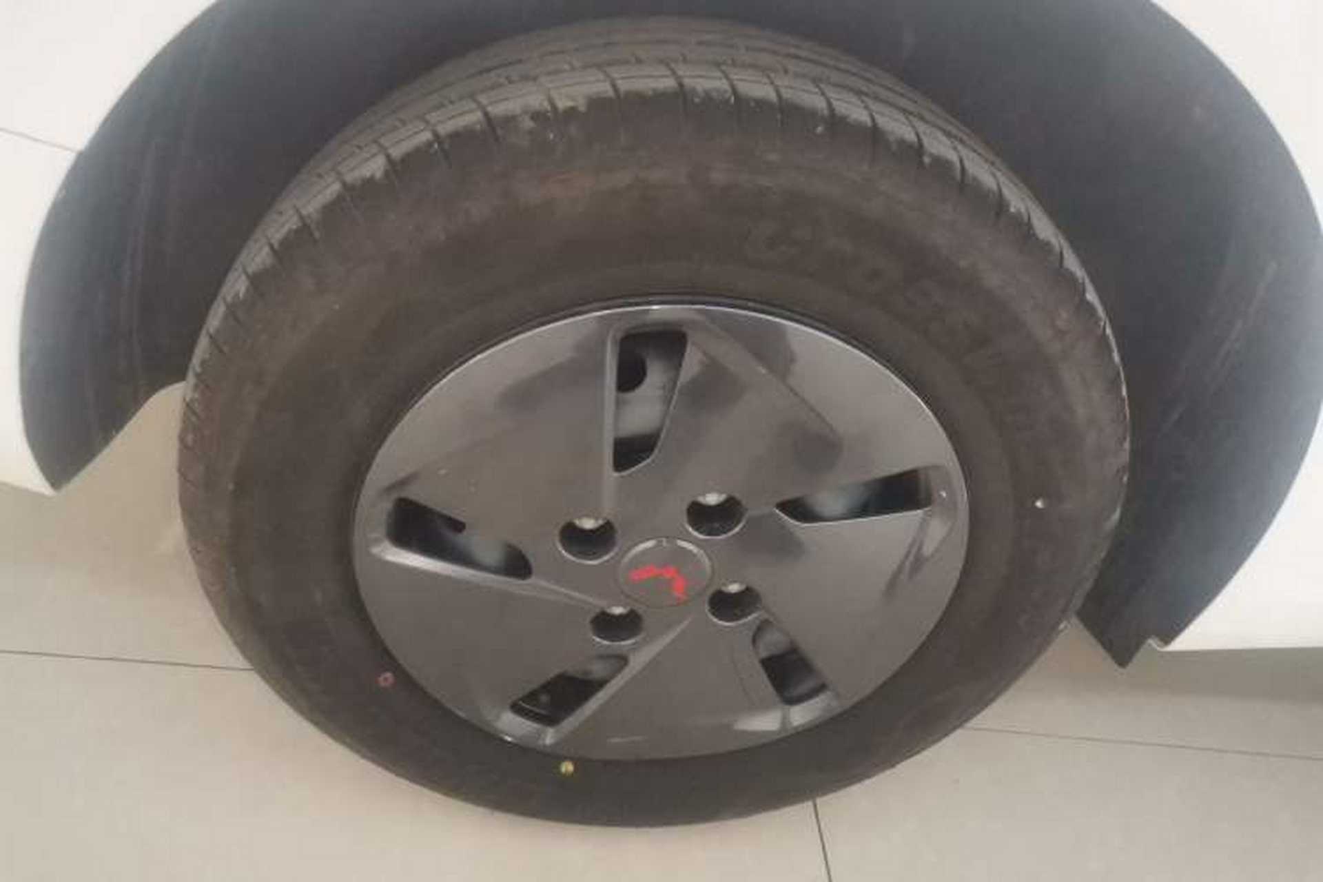 Used Wuling Hongguang New Energy 2025 Extended-Range Hybrid 50KM Comfort Version Right Rear Wheel Hub