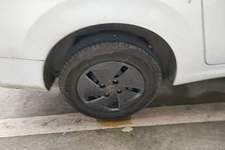 Used Wuling Hongguang New Energy 2025 Extended-Range Hybrid 50KM Comfort Version Right Rear Wheel Hub