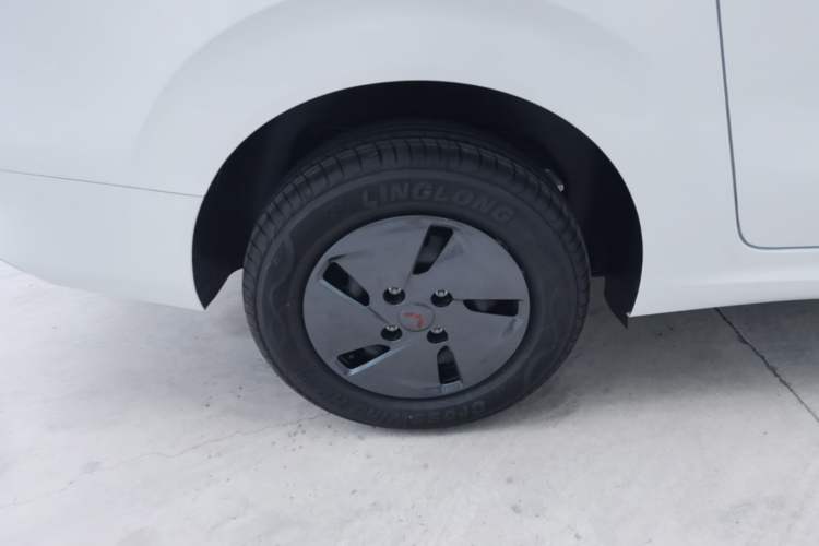Used Wuling Hongguang New Energy 2025 Extended-Range Hybrid 50KM Comfort Version Right Rear Wheel Hub