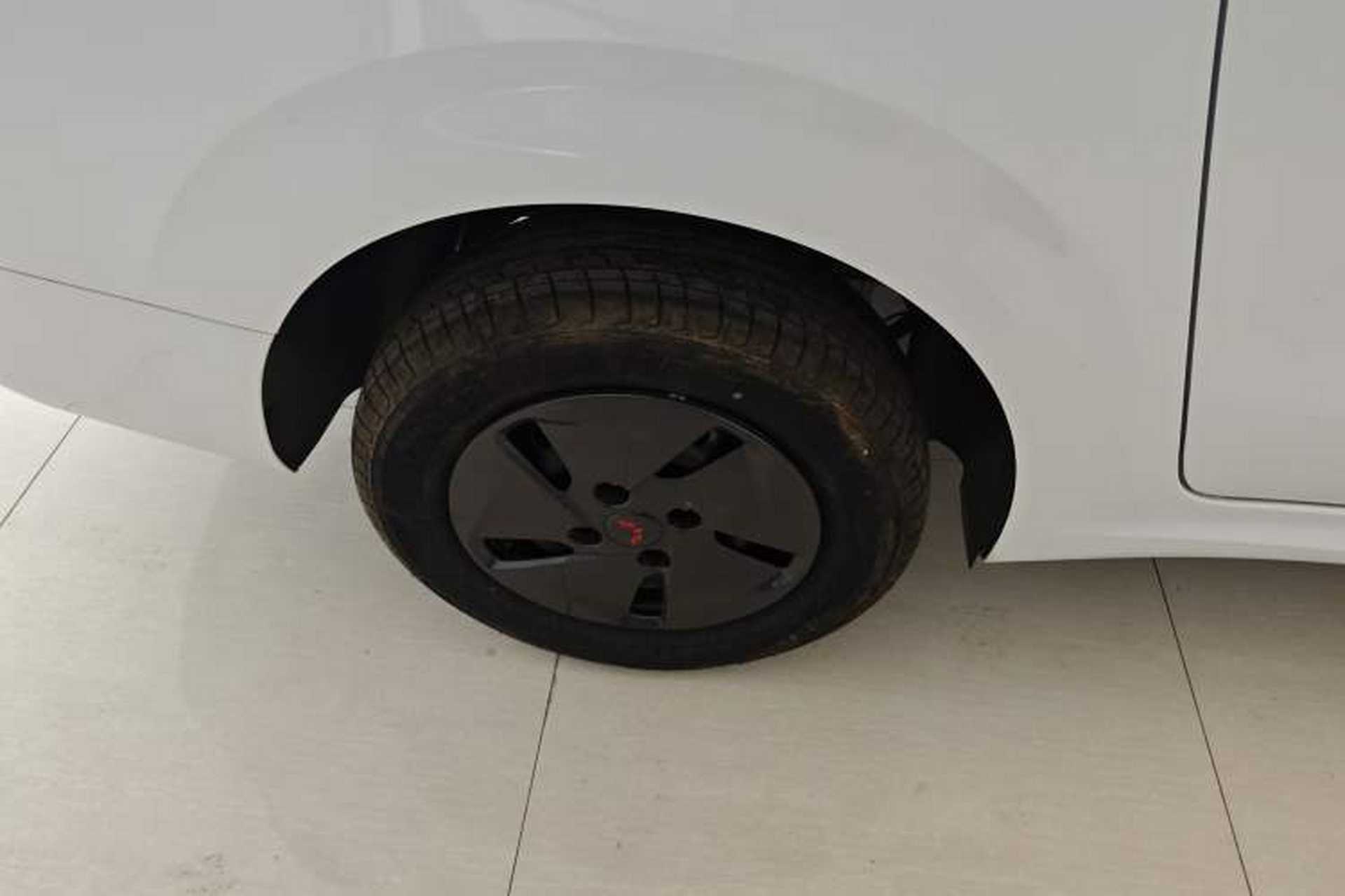 Used Wuling Hongguang New Energy 2025 Extended-Range Hybrid 50KM Comfort Version Right Rear Wheel Hub