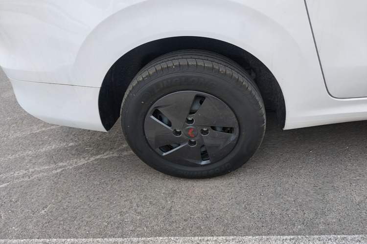 Used Wuling Hongguang New Energy 2025 Extended-Range Hybrid 50KM Comfort Version Right Rear Wheel Hub